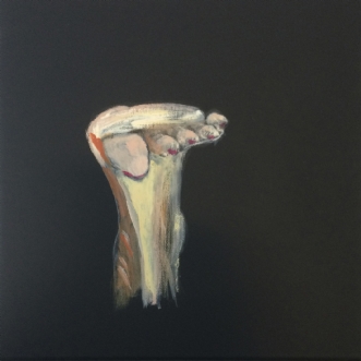 Bøjet fod by Merete Bilde Toft Movang | maleri