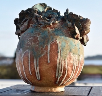 Skulpturel krukke by Vivi Bendixen | keramik