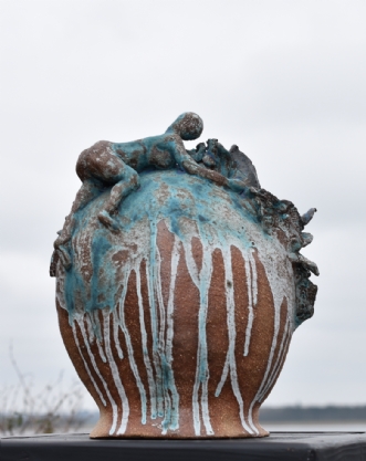 Skulpturel krukke m.. by Vivi Bendixen | keramik