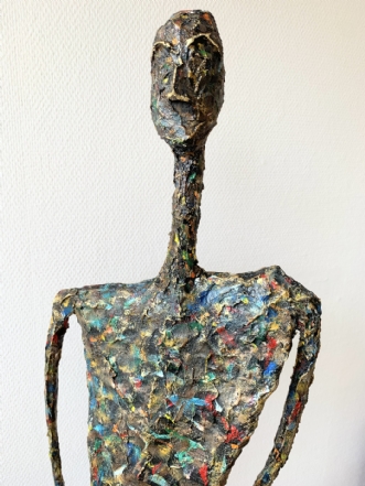 Standing man by Bjarne Geertsen | skulptur
